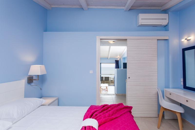 נאה פוטידאה Elpiniki Luxury Apartments מראה חיצוני תמונה