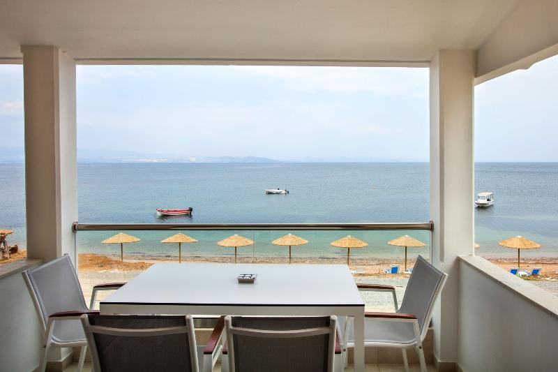 נאה פוטידאה Elpiniki Luxury Apartments מראה חיצוני תמונה